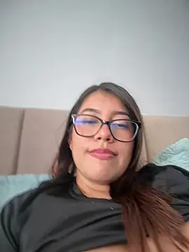 Saracalderon live cam on StripChat