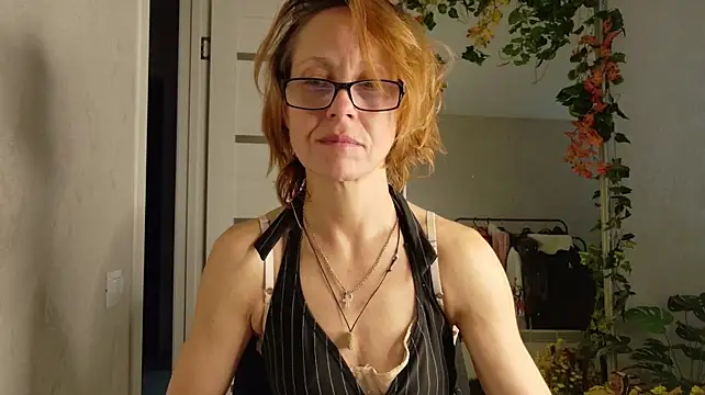 LioraWeiss live cam preview