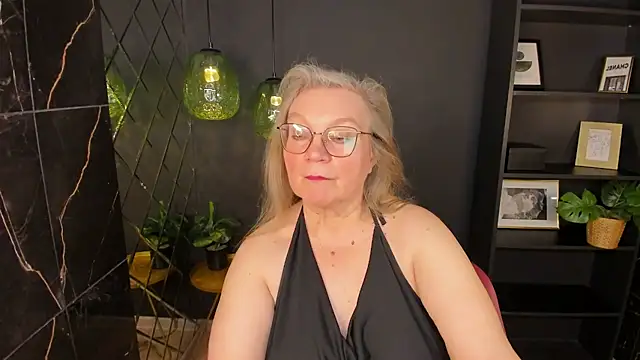 NataliMellow live cam on StripChat