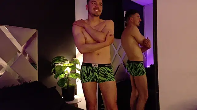 AdrianoRicci_ live cam on StripChat