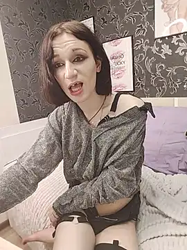 MickeQuinee live cam on StripChat