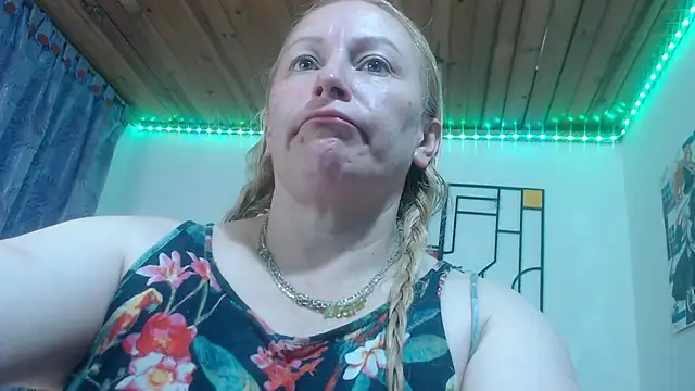 emperabigbootybigass live cam on StripChat