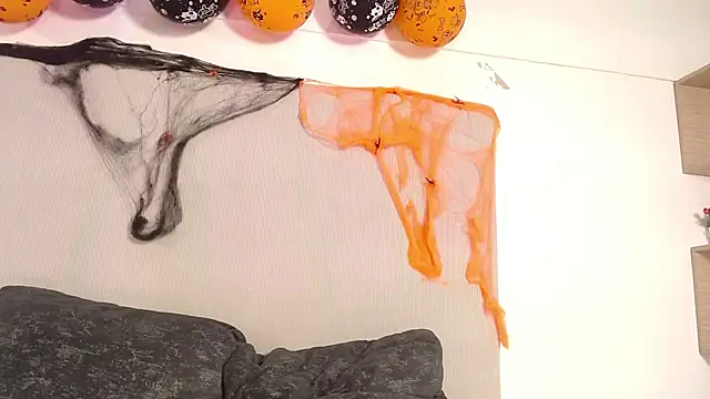 queen_adhara (F young) - OIL ON THE BREASTS