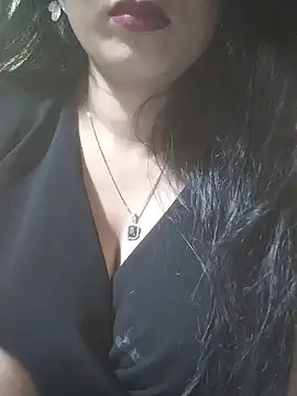 Milkeymommy live cam on StripChat