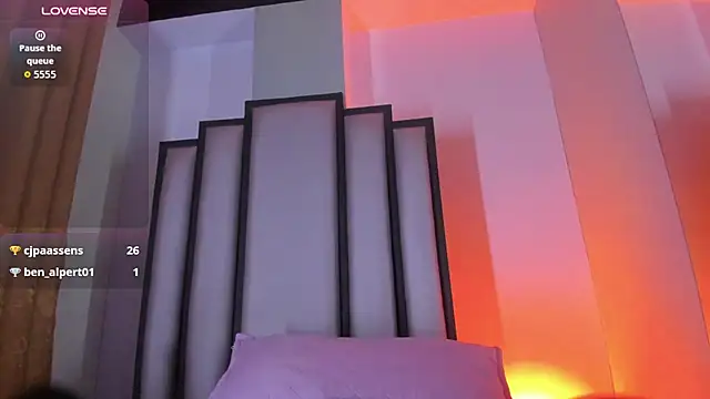 Lauren-22 live cam on StripChat