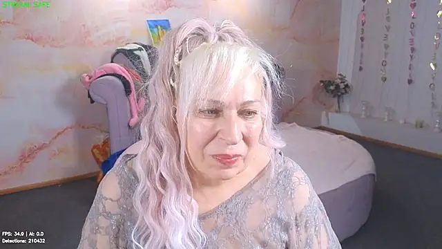 Penelope_Pinky live cam on StripChat