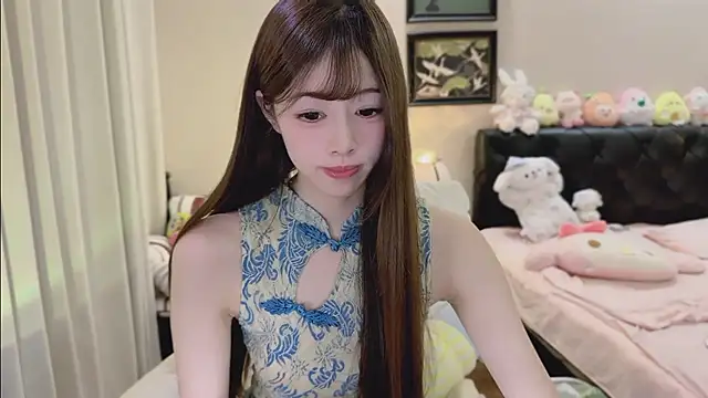Evacute-top live cam on StripChat