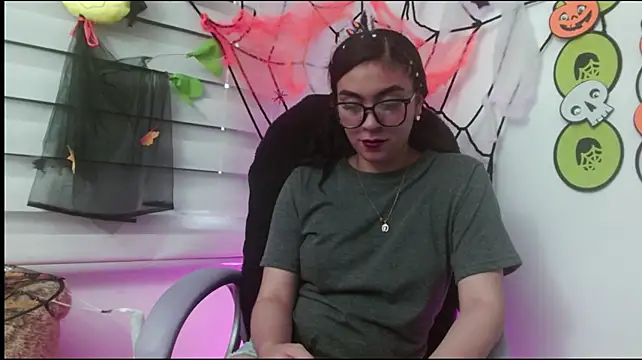 keli_milk live cam on StripChat