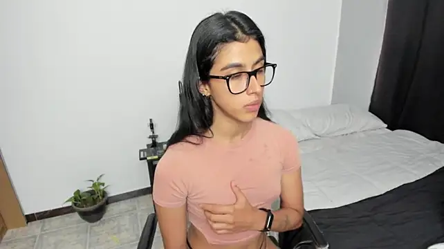 Mazikeen__18 live cam on StripChat