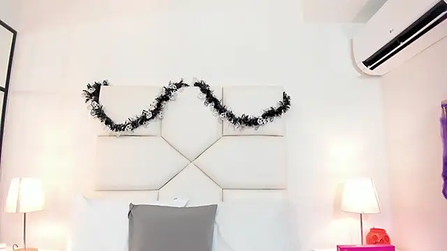 Kiraspell live cam on StripChat