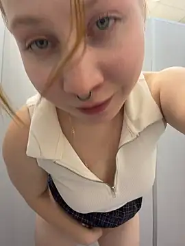 SlavicCandy Live Webcam on Stripchat