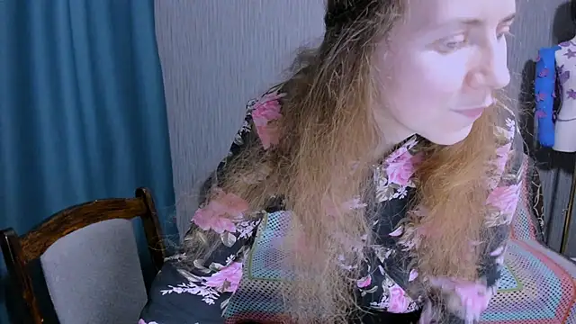 pa1e_pr1ncess (F young) - topless 3 minutes