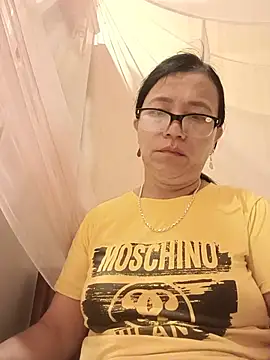 Chilly-wet live cam on StripChat