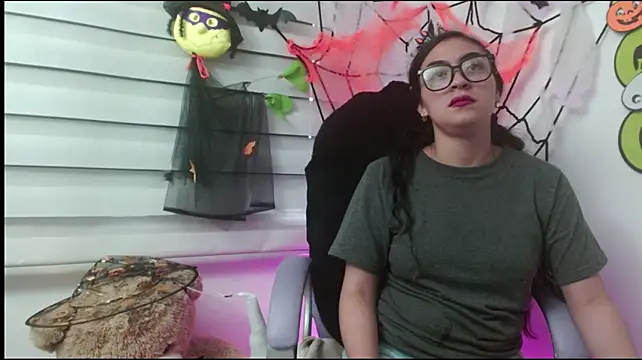keli_milk live cam on StripChat