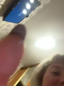 LoloMensens live cam on StripChat