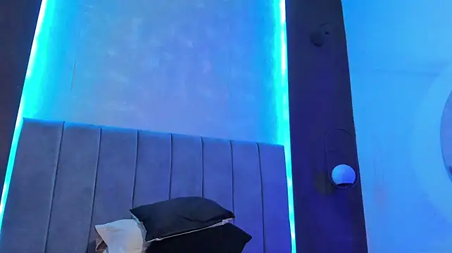 dennis__coxx live cam on StripChat