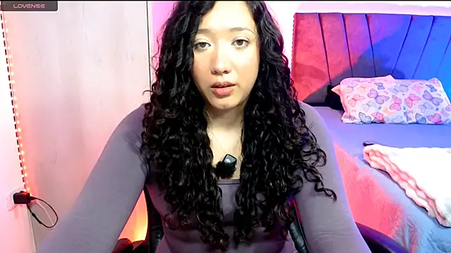 Violeta1013 live cam on StripChat