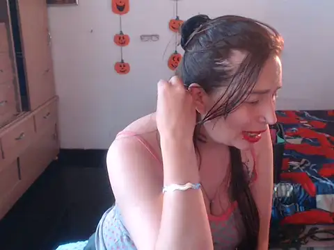 layanafuckass live cam on StripChat