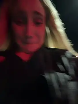 pink_kiss (F teen) - shake naked tits near urinal 🥵