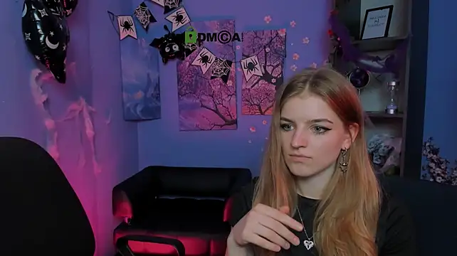 lisa_dark_ webcam