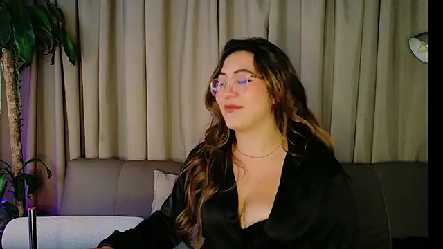 Mila_white1 live cam on StripChat