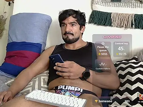piggylatino live cam on StripChat