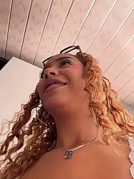 Tiana_prettyy live cam on StripChat