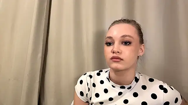CameliaKohrs live cam on StripChat
