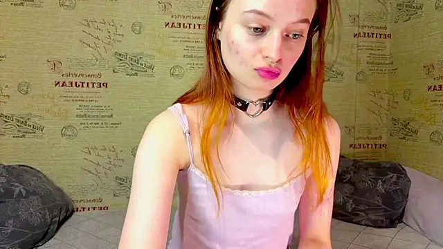 emi_less live cam on StripChat
