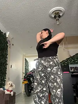 Abril_Luv live cam on StripChat