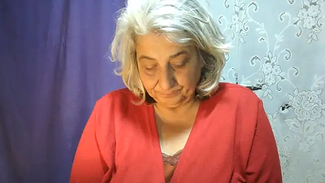 ExquisiteMature live cam on StripChat