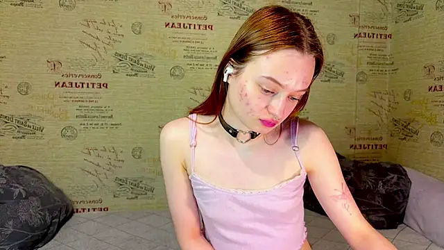 emi_less live sex cam