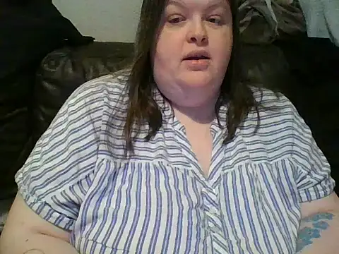 CurvyKirstiesX live cam preview
