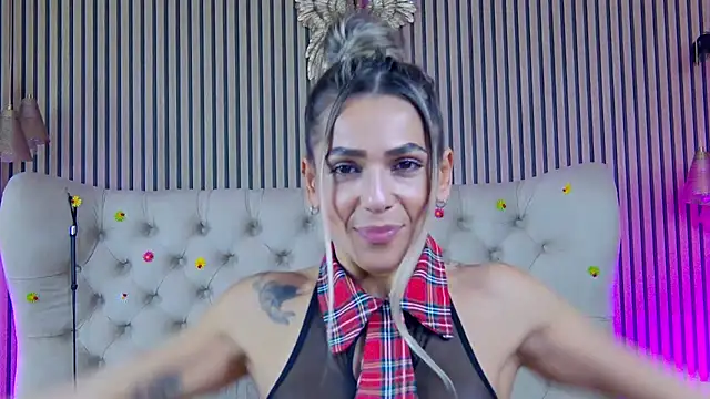 PlayfulShow live cam on StripChat