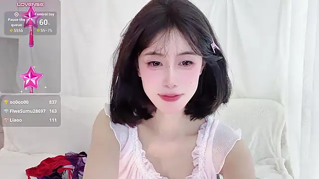 hello77-234 (F young) - 哥哥们别潜水,出来陪我聊天;全裸直播5分钟