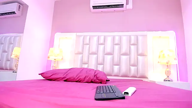HanaDolce live cam on StripChat