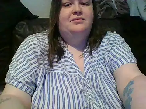 CurvyKirstiesX live cam on StripChat