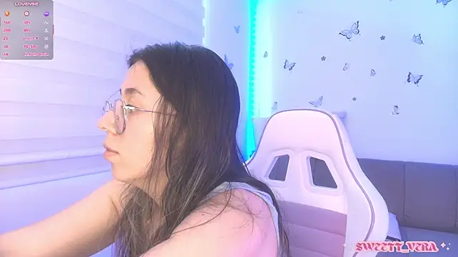 sweettvera live cam on StripChat