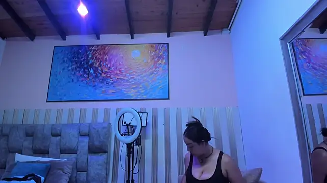 nina_glow