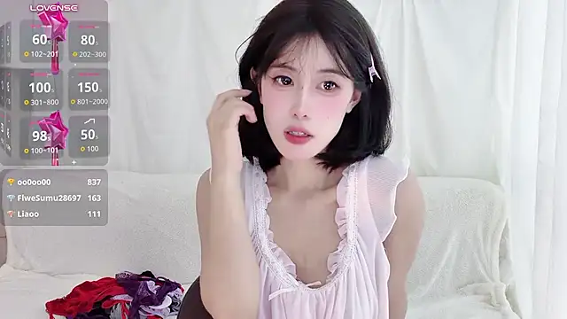 Hello77-234 live cam on StripChat