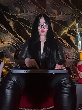 Madamedaphne_ live cam preview