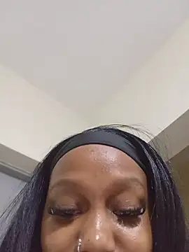 sexybitch015 live cam on StripChat