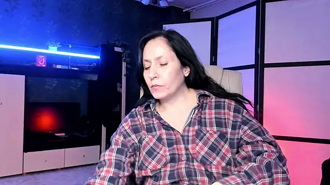 Lucky_Milf live cam on StripChat