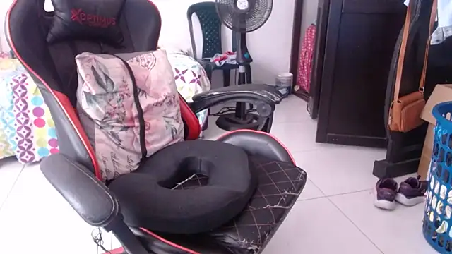 Adriana_0312 live cam on StripChat