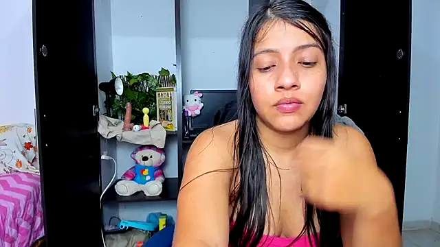 zara_cute live cam on StripChat