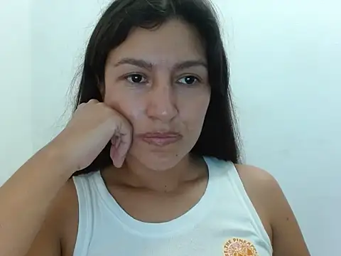 SarahFriendly live cam on StripChat
