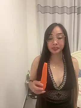 Linn_09 live cam on StripChat