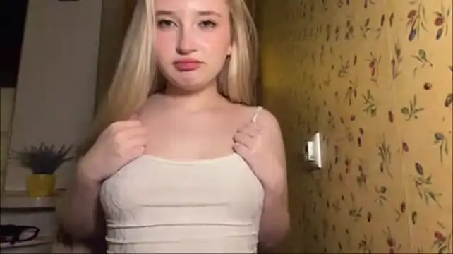 KinyKim live cam on StripChat
