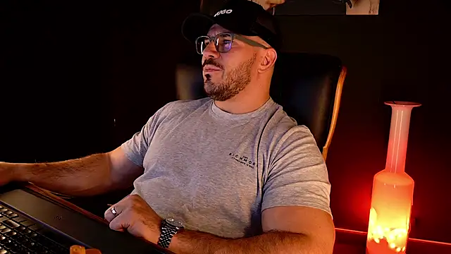 angeloeric (Ask my age) - #daddy #feet #master #muscle #party