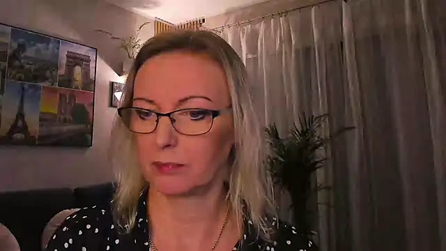 vanessa_chat (F mature) - ...